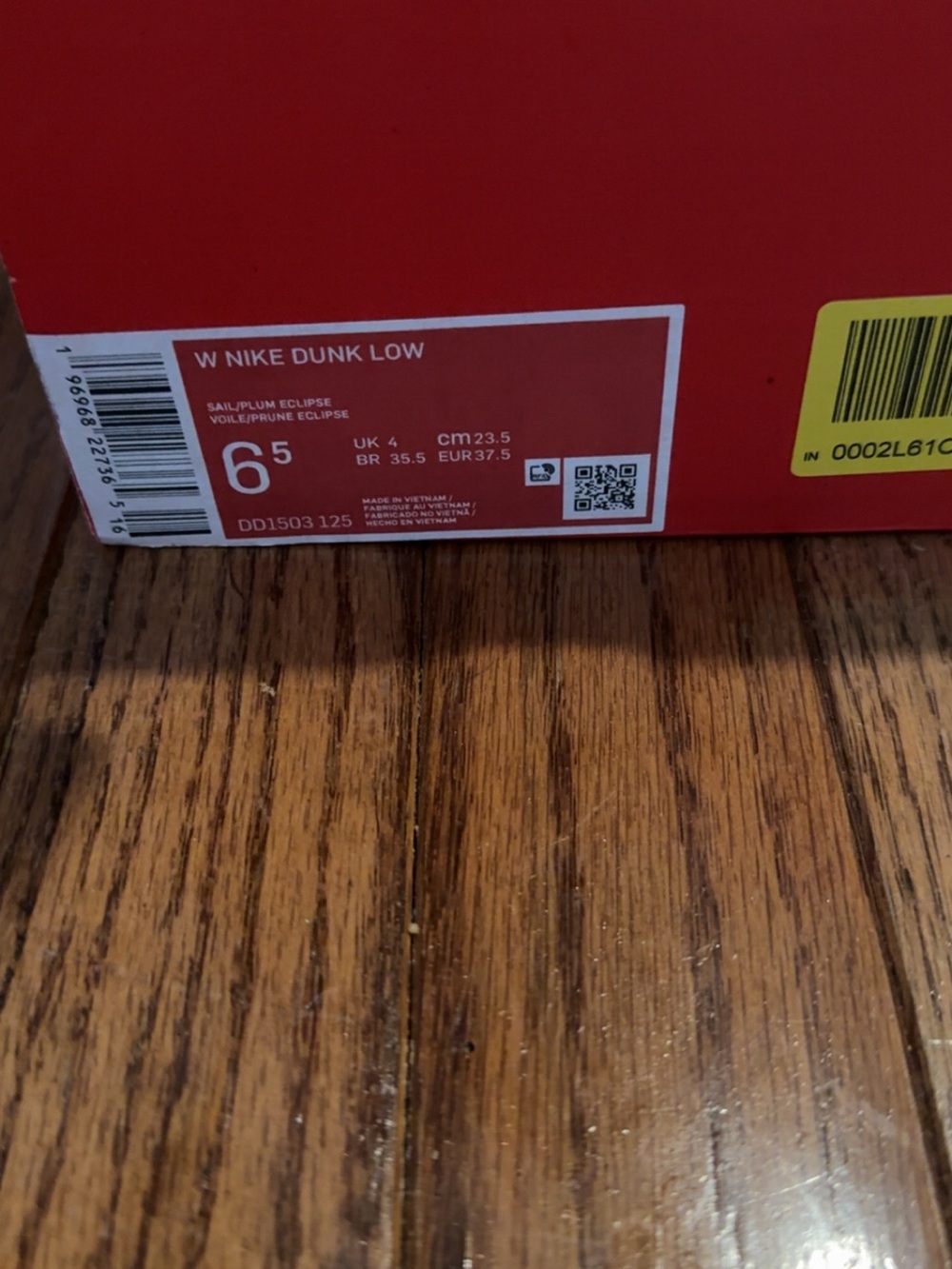 Nike Low-Top Sneakers in Mauve and White - Picture 5 of 5